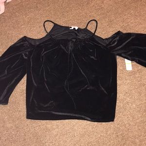 Quarter sleeve shirt